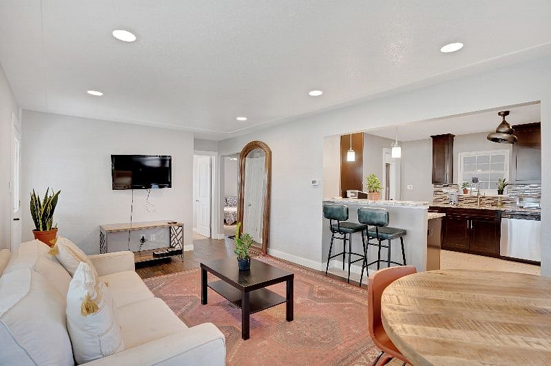Furnished Finder property 390789_1 photo 15