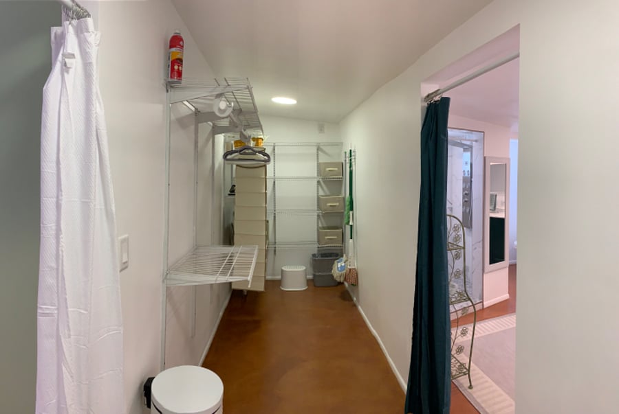 Hilltop Haven Studio Guesthouse Walk-In Closet