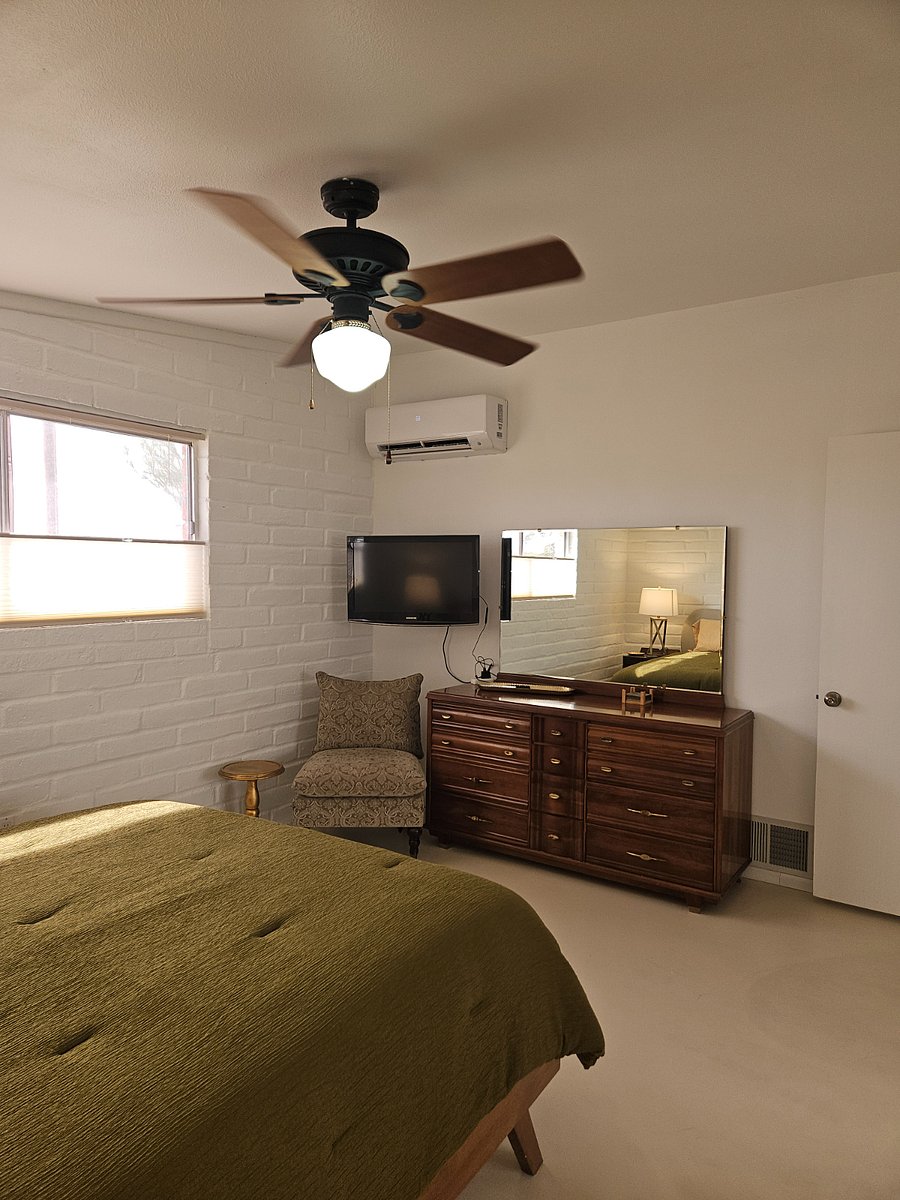 Hilltop Haven Main House Primary Bdrm