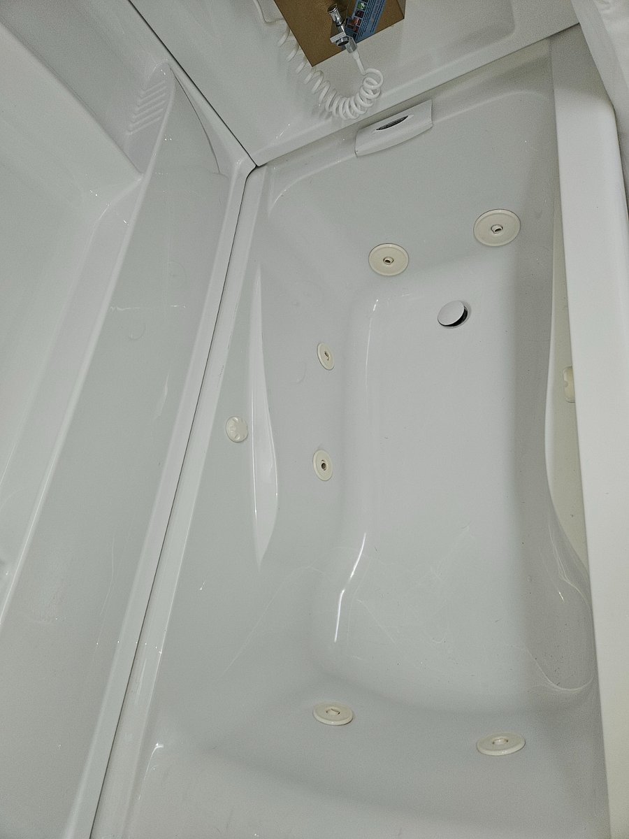 Hilltop Haven Main House Hall Bath-Bubble Tub