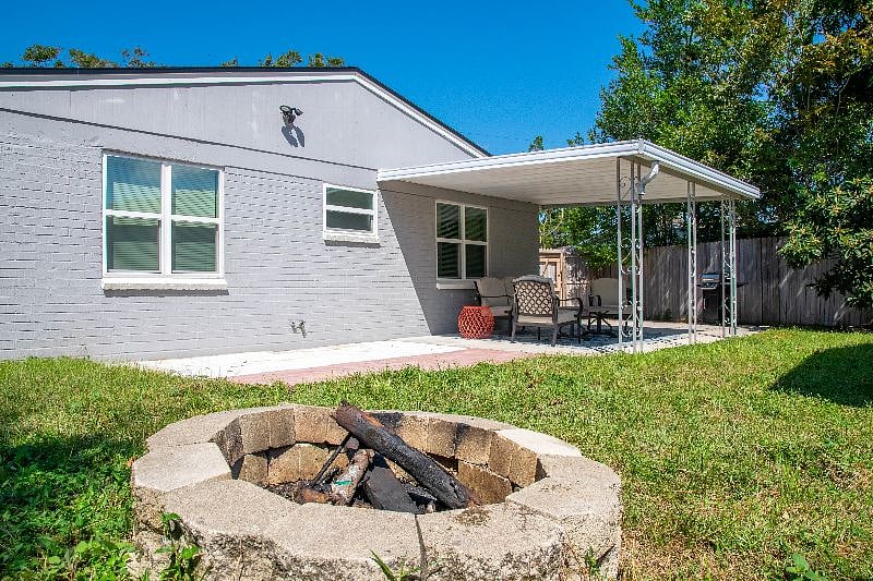 Back Yard | Fire Pit | Seating Area