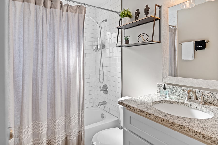 Guest Bathroom | Tub Shower