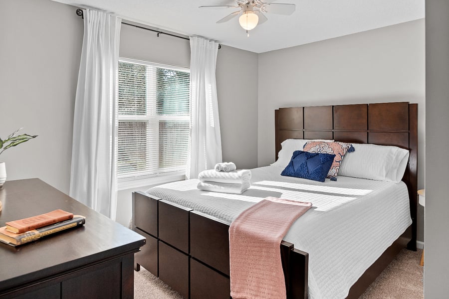 Bedroom 2 | Queen Bed