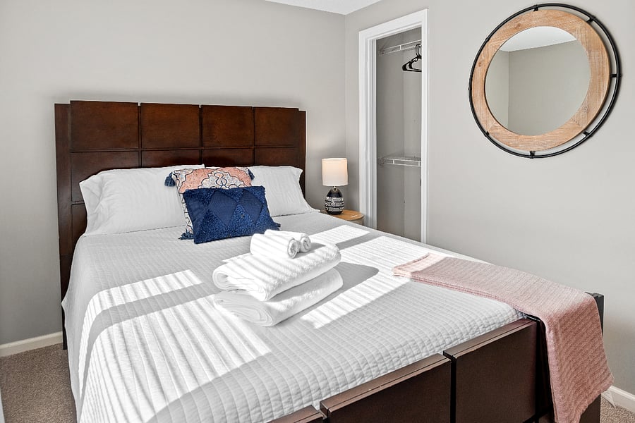 Bedroom 2 | Queen Bed