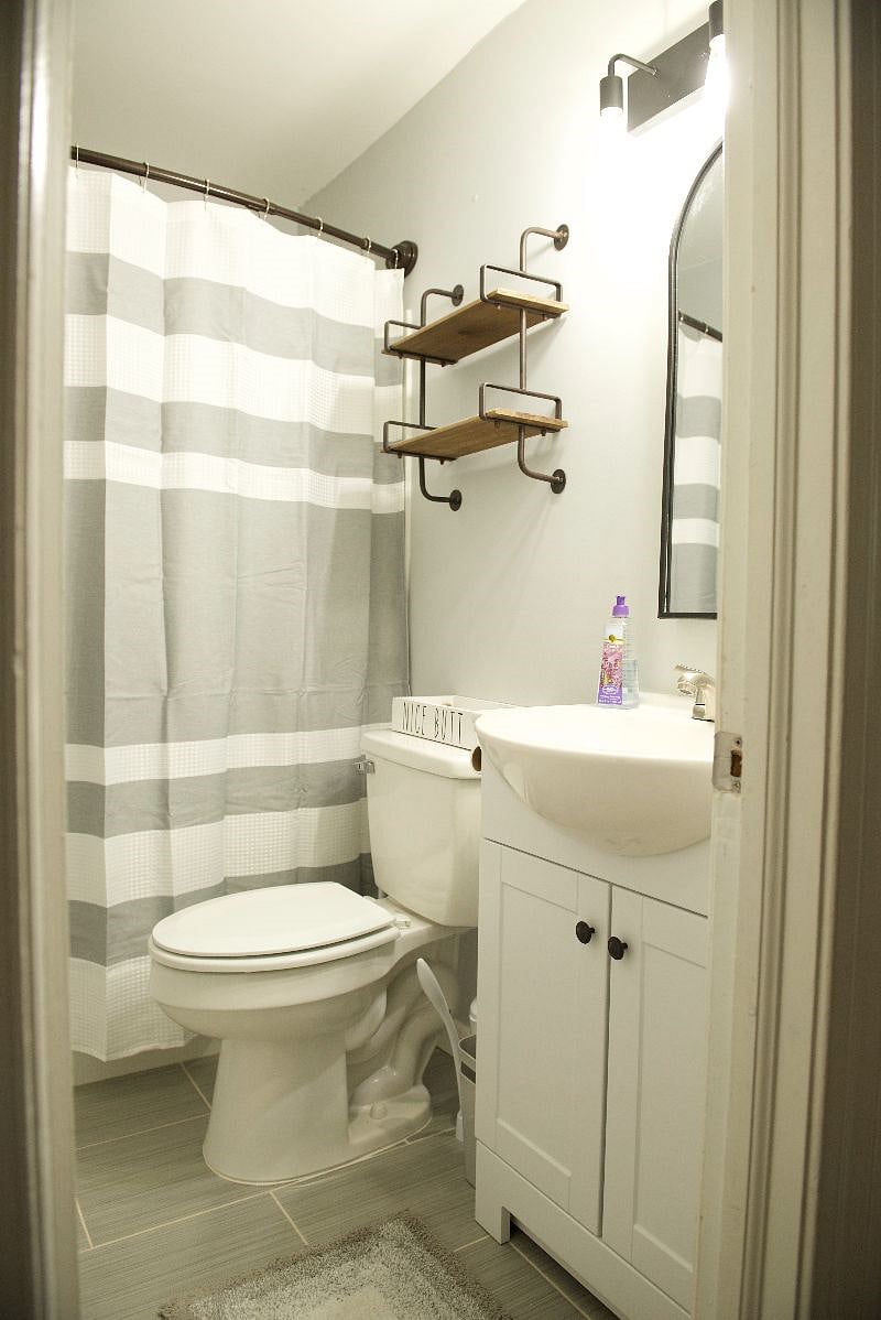Shared bathroom (2022)