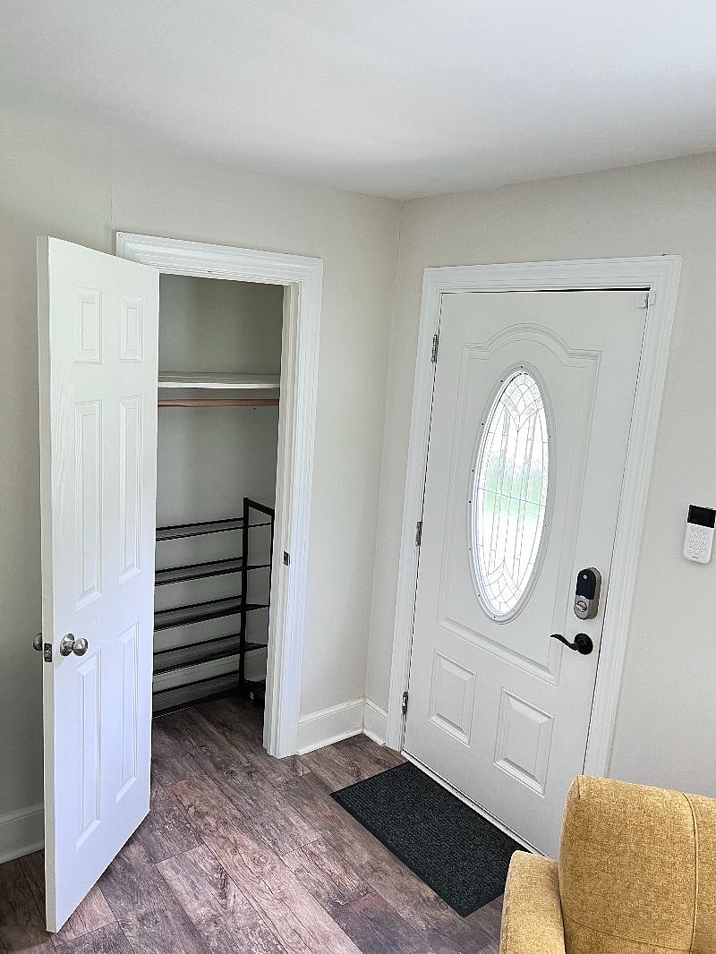Shoe and storage closet (2022)