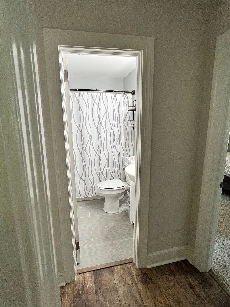 Shared bathroom (2022)