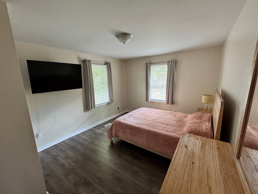 Second bedroom (1st guest room)