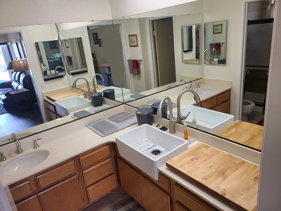 Farmhouse sink with garbage disposal and plenty of counter space