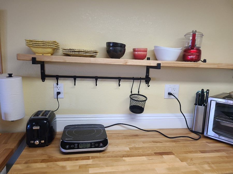 2 induction cooktops + kitchen appliances