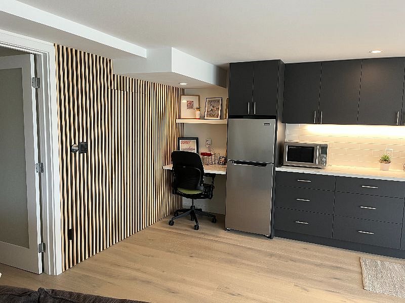Lower level entertainment area