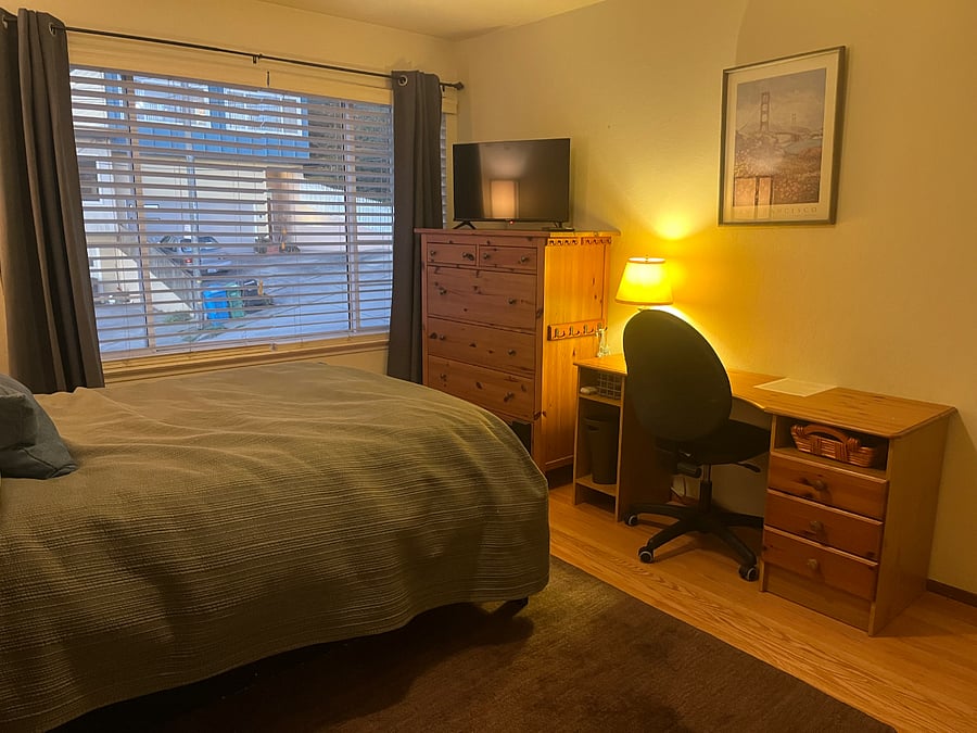 Upstairs Full size bedroom 