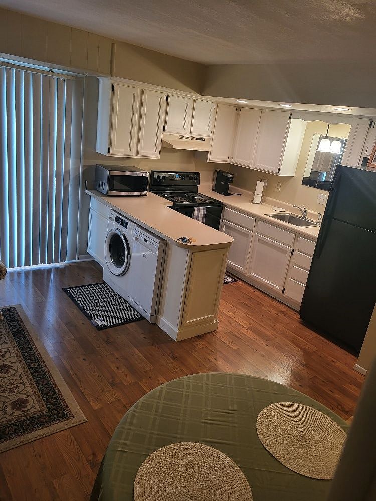 Furnished Finder property 391004_1 photo 8
