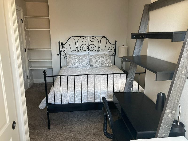 Bedroom 2 - Queen Bed
