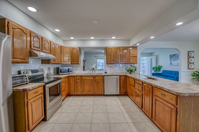 Furnished Finder property 391141_1 photo 17