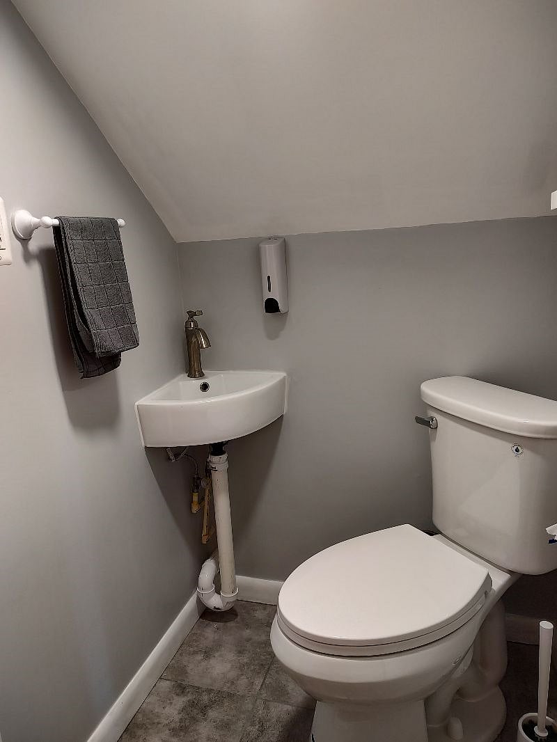 2nd Floor Half Bath