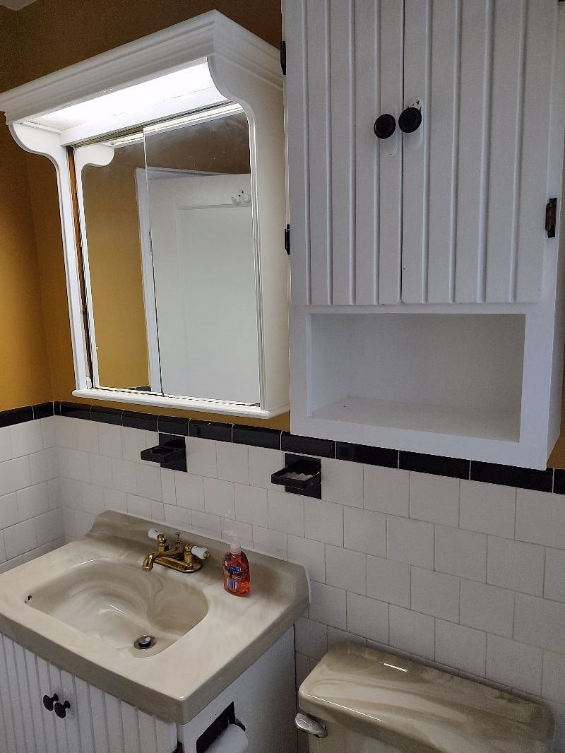 1st Floor Bathroom