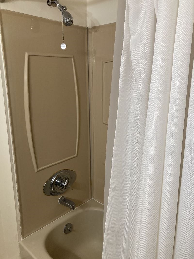 Shower and bath tub. New curtain.