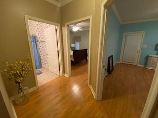 Hallway full bath outside guest room convenient to every room.