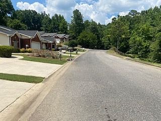 Hard to find a more convenient location to restaurants, fast food, shopping, doctors, churches, and more, plus only a few miles to downtown Birmingham.