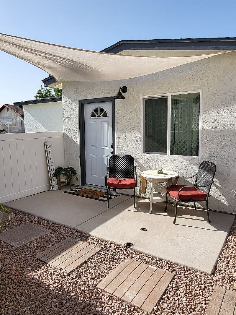 Moring covered sitting area out in the front.