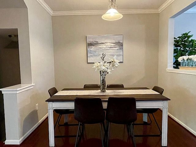 The dining area with room for six!