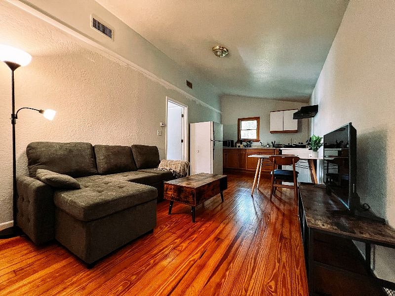 Furnished Finder property 391892_2 photo 1