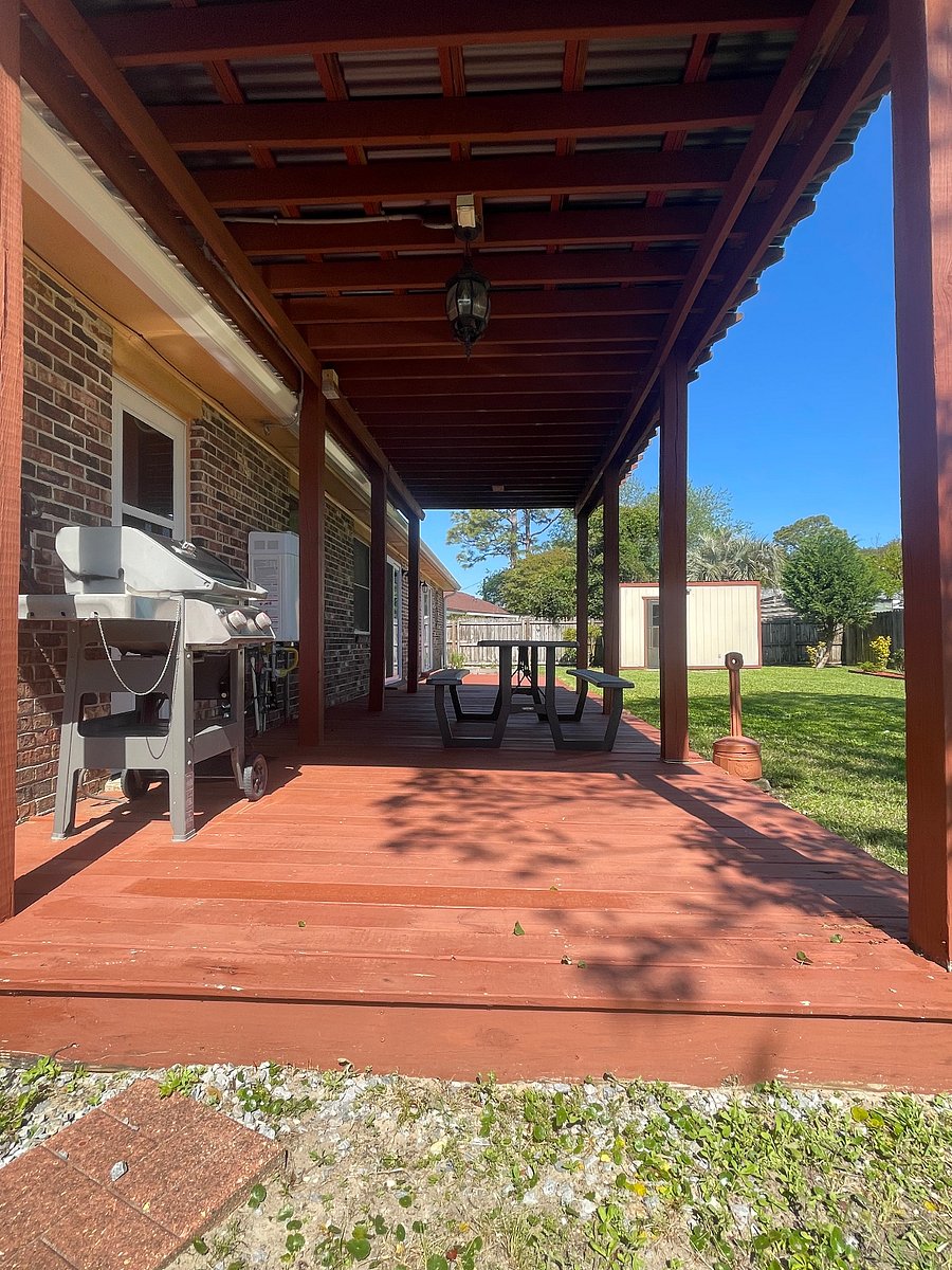 Enjoy the outdoors with the covered deck and gas grill.
