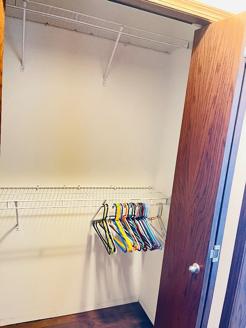 $1000 private bathroom & garage. Walk in closets.Queen bed. Blackout curtains. Secured locked room
Suite 1