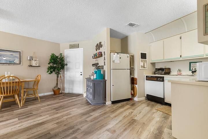 Furnished Finder property 392255_1 photo 4