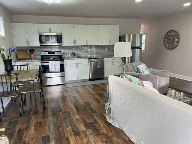 Furnished Finder property 392259_1 photo 3