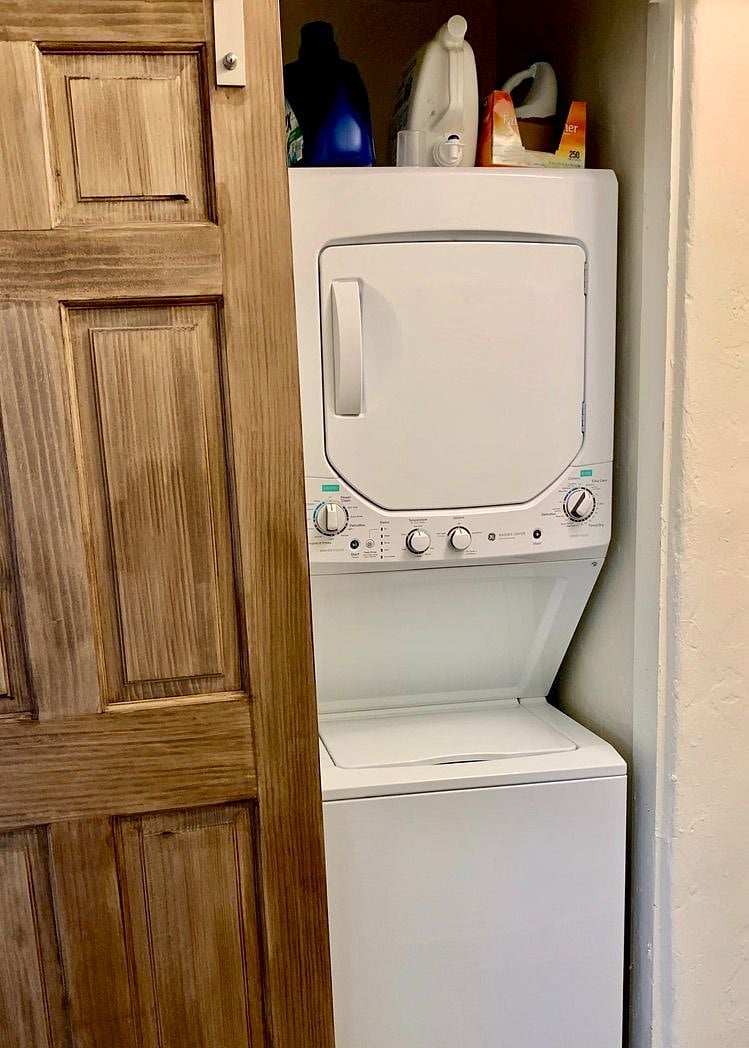 Stackable washer dryer does a good job quickly