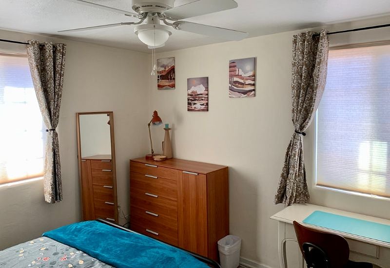 Back bedroom queen bed