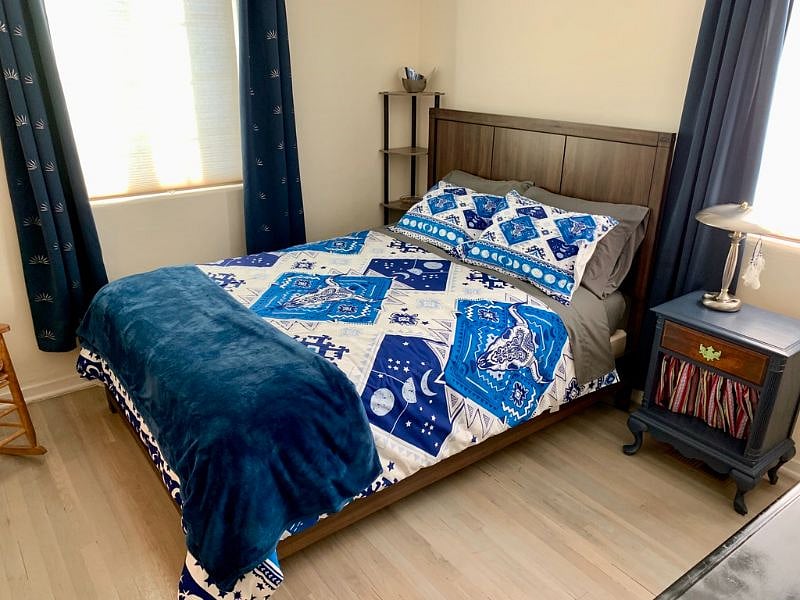 Front bedroom Queen bed