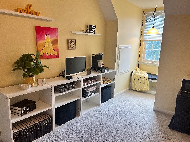 There is plenty of storage, a tv, and apple tv.
