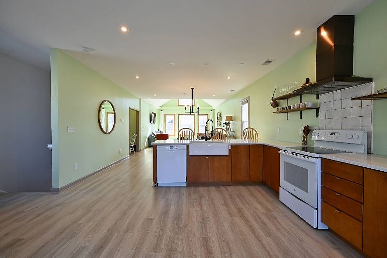 Furnished Finder property 392476_1 photo 10