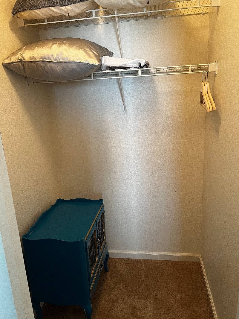 Walk-in closet 