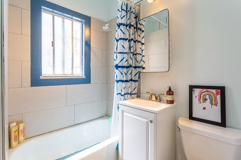 Nice bathroom to refresh and renew