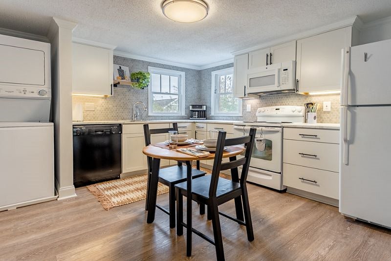 Furnished Finder property 392642_1 photo 12