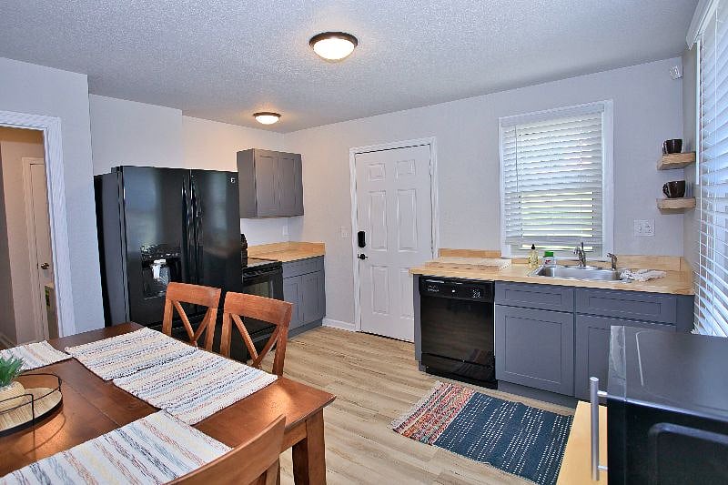 Furnished Finder property 392699_1 photo 4