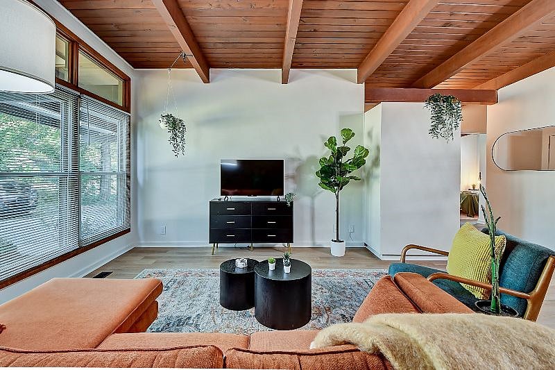 Furnished Finder property 392750_1 photo 2