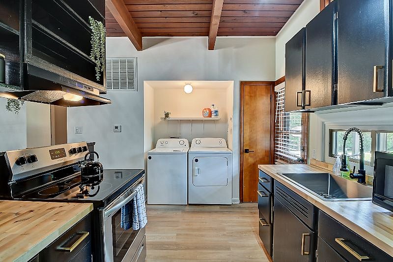Furnished Finder property 392750_1 photo 10