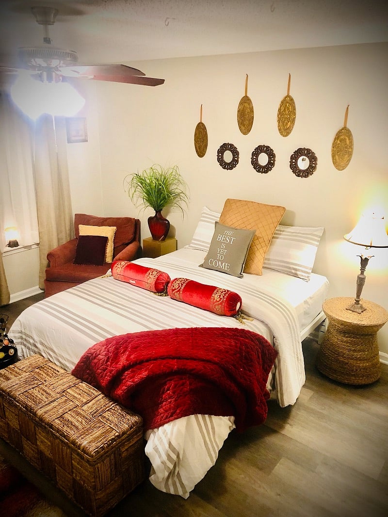 MASTER SUITE (Queen) w/ Private BTHRM inside