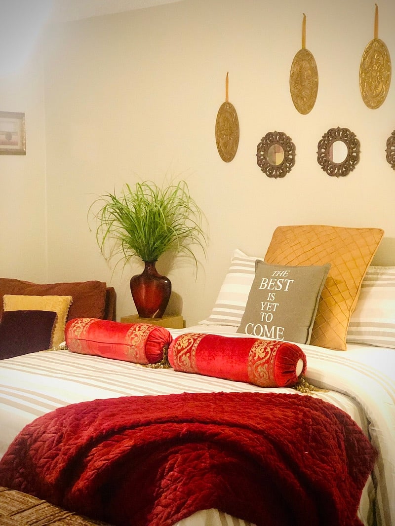 MASTER SUITE (Queen) w/ Private BTHRM inside