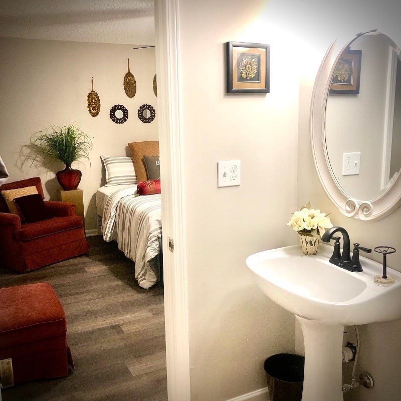 Private BTHRM inside MASTER SUITE