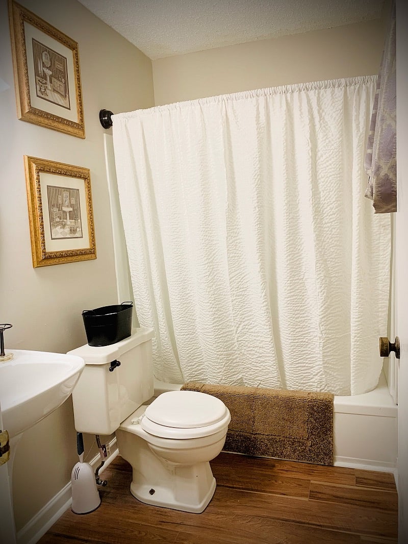 Private BTHRM inside MASTER SUITE