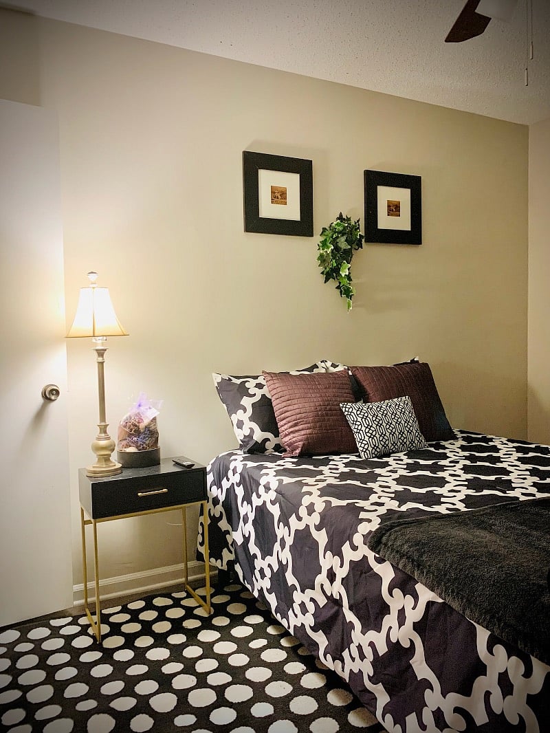 Bedroom #3: (FULL) Flat Screen TV loaded w/ all of your favorite Apps