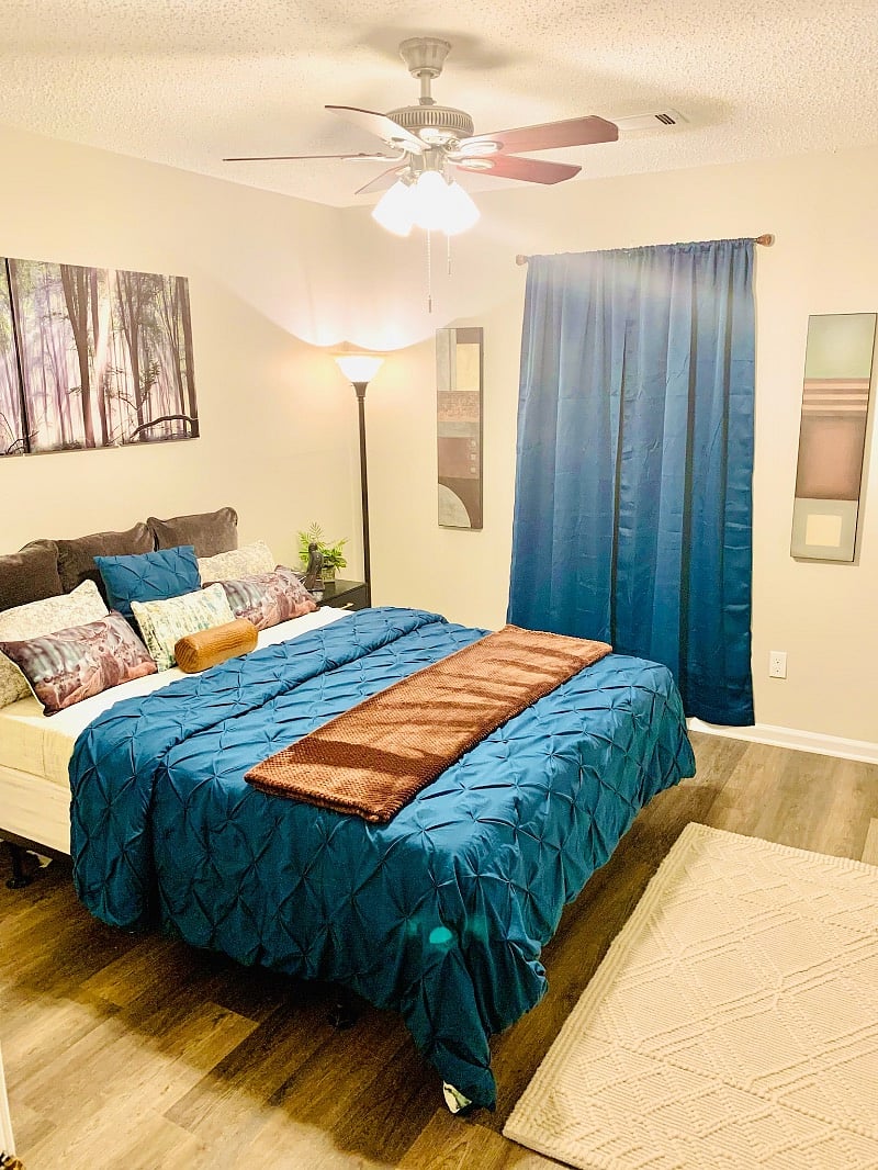 Bedroom #2: (FULL) Flat Screen TV loaded w/ all of your favorite Apps