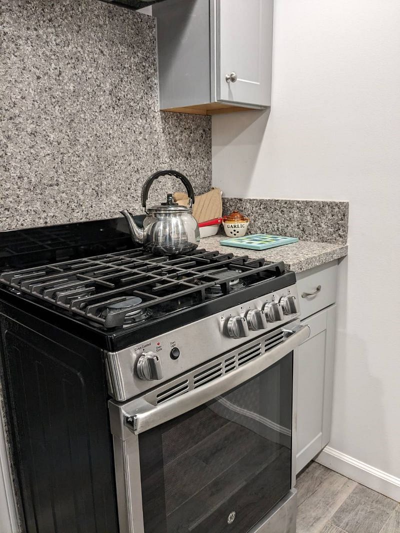 Complete kitchen