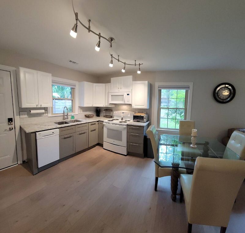 Furnished Finder property 393001_1 photo 8